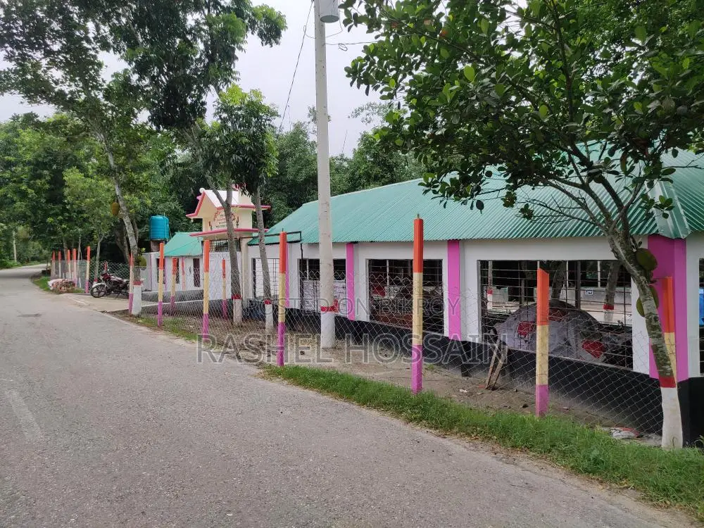 ৪২ শতক জায়গার উপরে রেডিমেট খামারসহ বিল্ডিং বাড়ি বিক্রি হবে