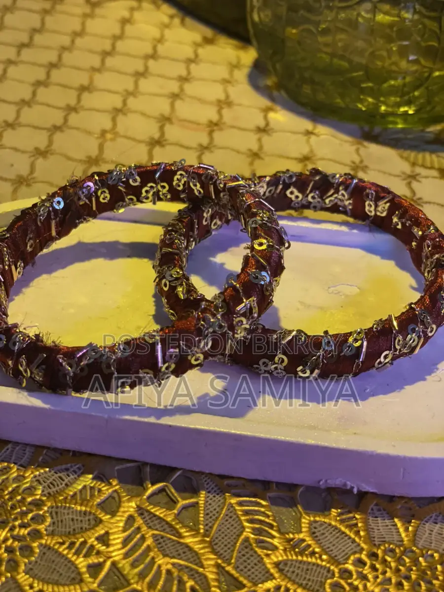 হাতের রেডি করা চুড়ি