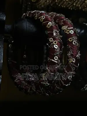 হাতের রেডি করা চুড়ি