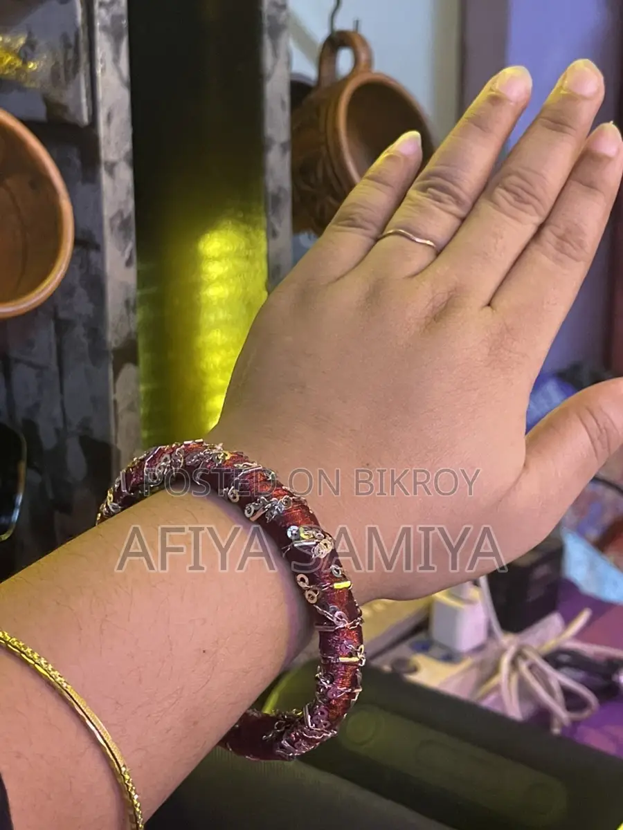 হাতের রেডি করা চুড়ি