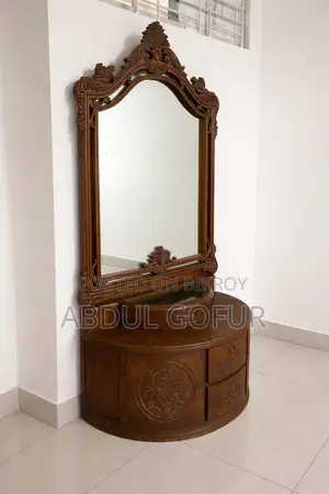 Wooden Dressing Table With Mirror – Classic Design