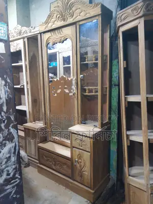 ড্রেসিং টেবিল