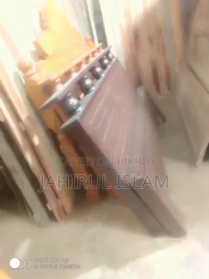 মেগুনি কাঠের তৈরি খাট