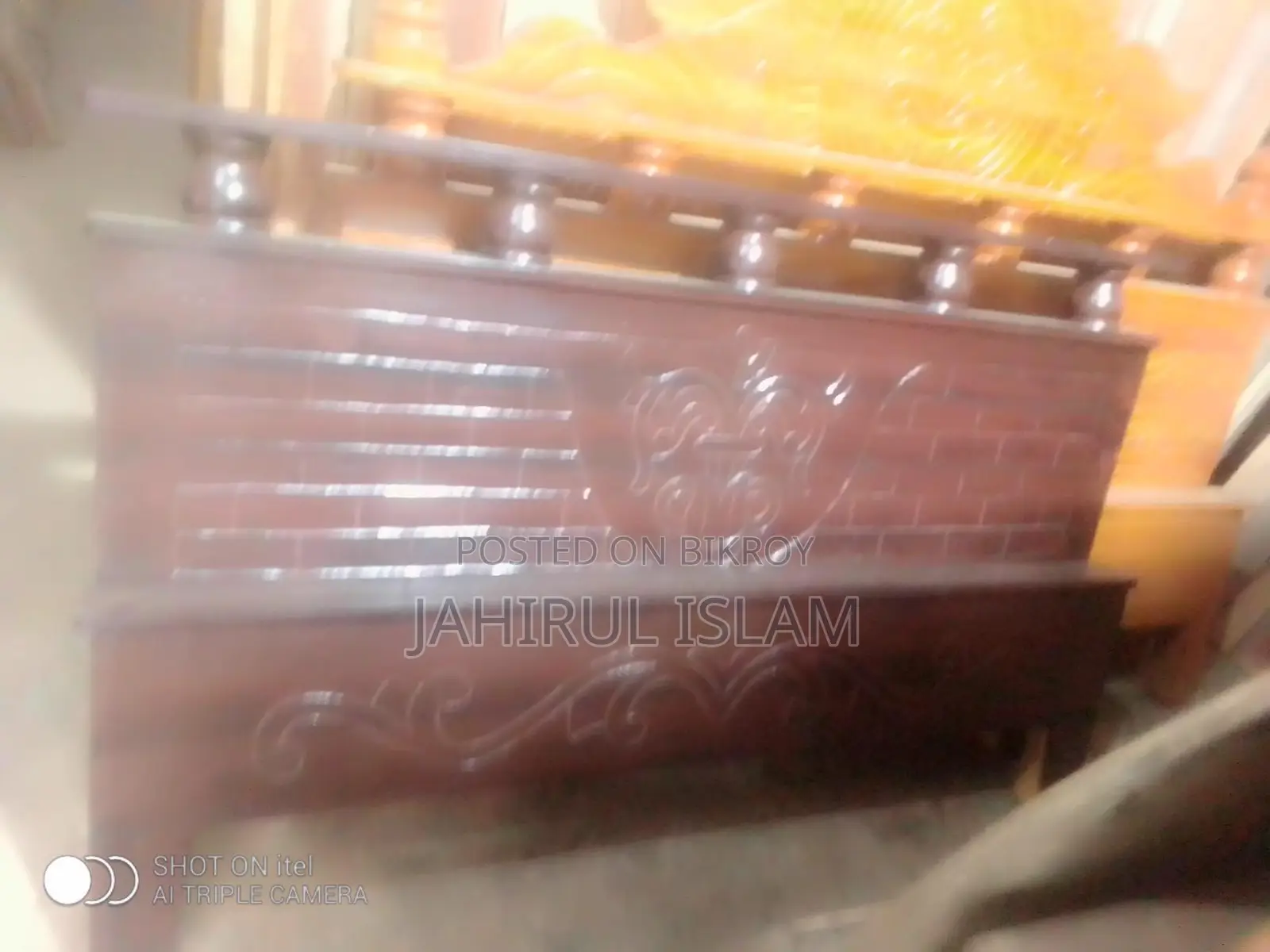 মেগুনি কাঠের তৈরি খাট