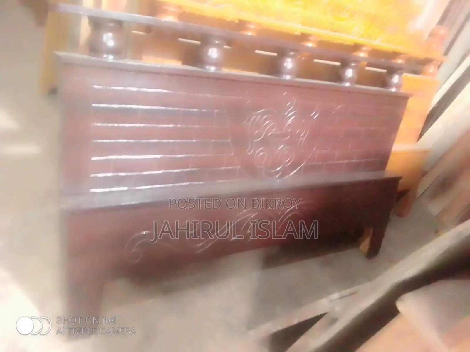 মেগুনি কাঠের তৈরি খাট