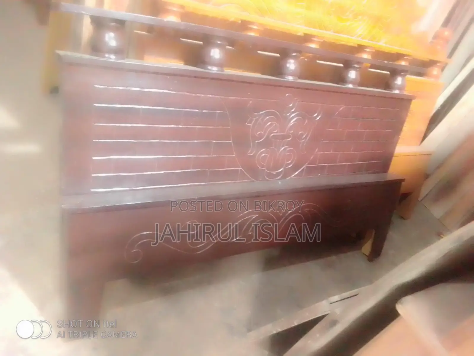 মেগুনি কাঠের তৈরি খাট