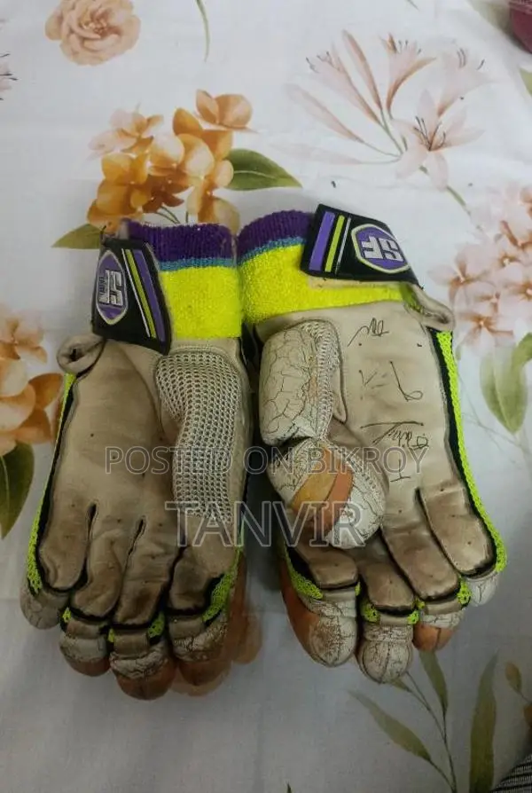 Cricket Gloves