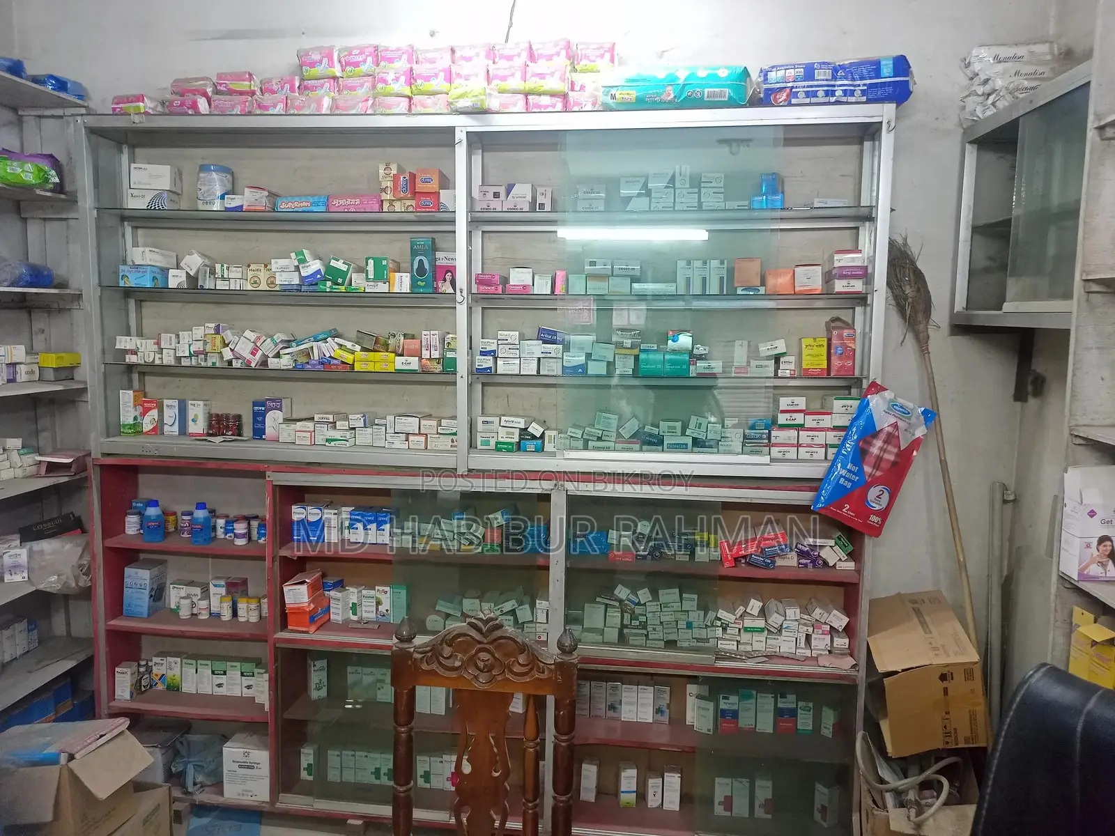 ফার্মেসি ফার্নিচার বিক্রি হবে