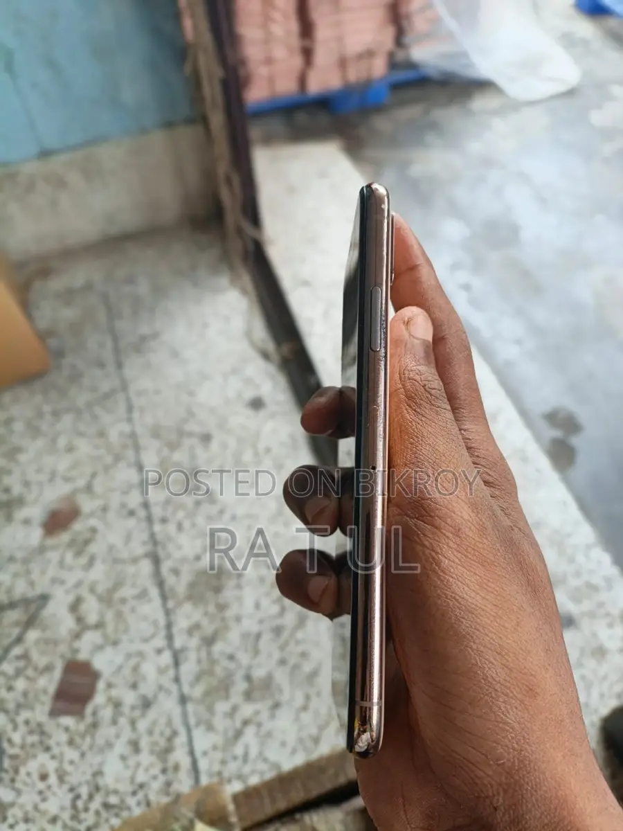 Apple iPhone XS (Used)