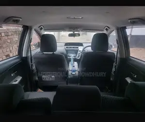 Toyota Prius Alpha 2017