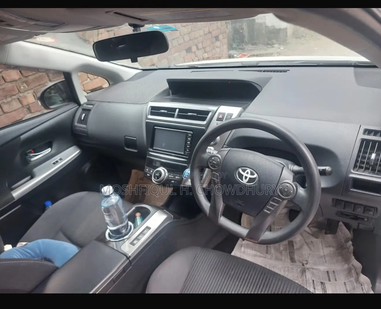 Toyota Prius Alpha 2017