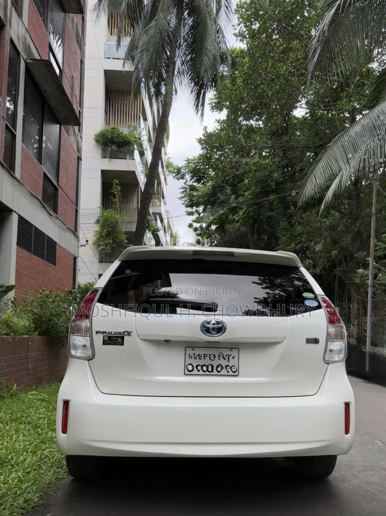 Toyota Prius Alpha 2017