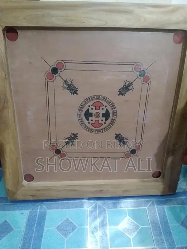 Carrom board
