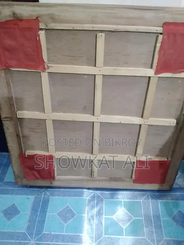 Carrom board