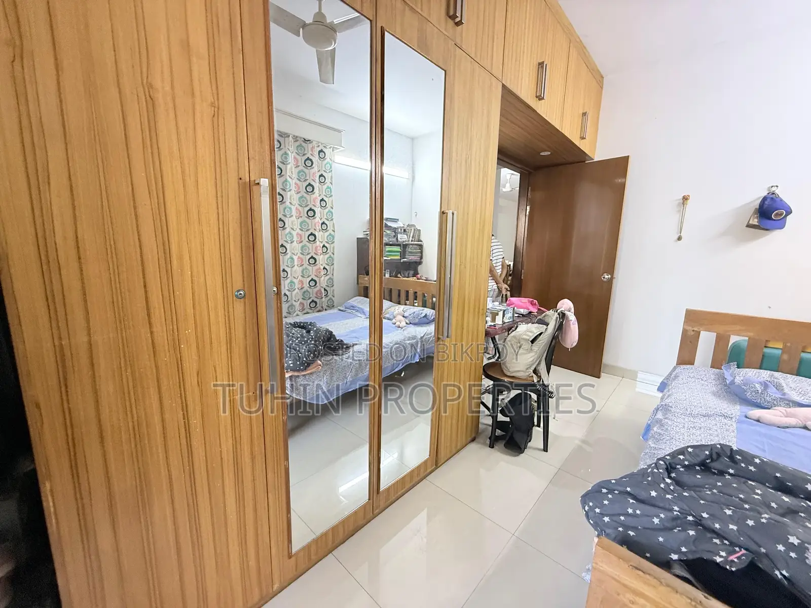 Used Ready Luxury 2000 Sft 3rd Floor Flat Sale at Iqbal Road Md. Pur.