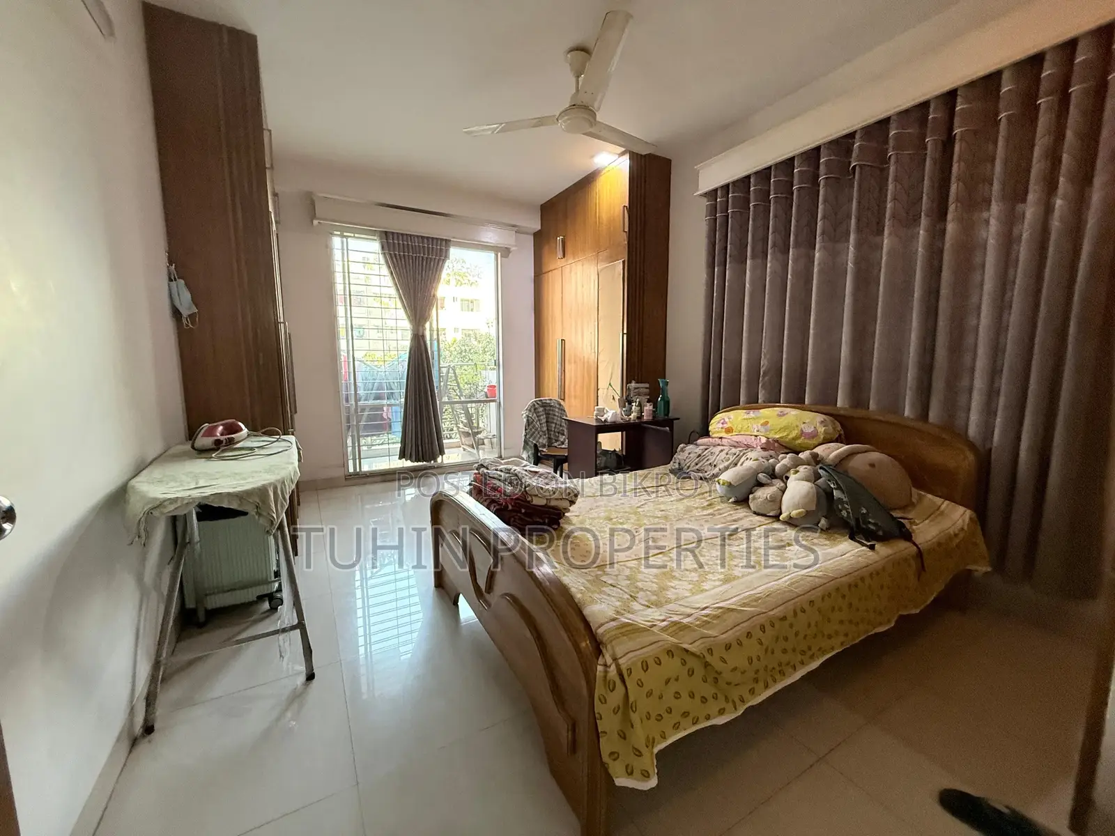 Used Ready Luxury 2000 Sft 3rd Floor Flat Sale at Iqbal Road Md. Pur.
