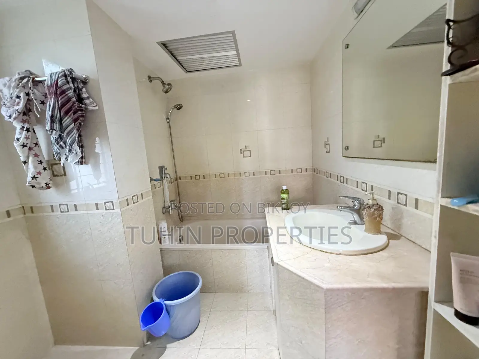 Used Ready Luxury 2000 Sft 3rd Floor Flat Sale at Iqbal Road Md. Pur.