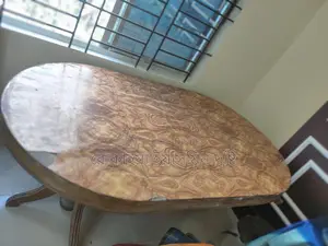 মেঘনি কাঠের টেবিল