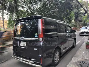 Toyota Esquire gi 2015