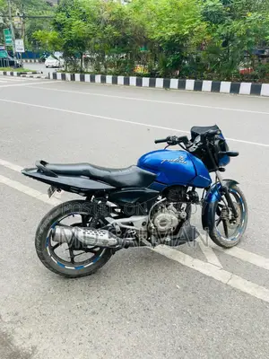 Bajaj Pulsar 150 . 2012