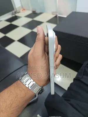Apple iPhone 16 (Used)
