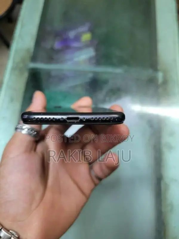 Apple iPhone 7 (Used)