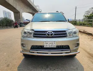 Toyota Fortuner 7 Seater VVTi 4X4 2012