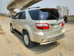 Toyota Fortuner 7 Seater VVTi 4X4 2012