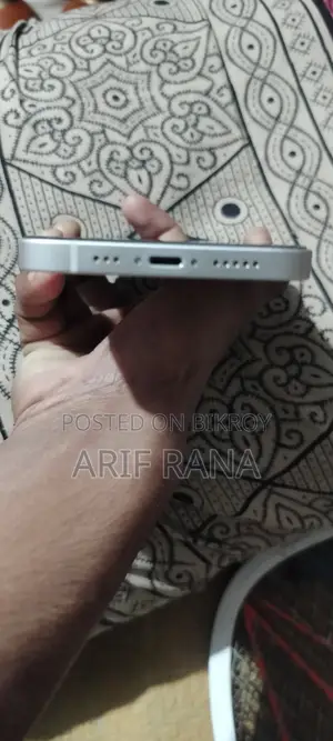 Apple iPhone 12 (Used)