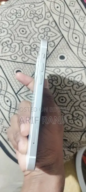 Apple iPhone 12 (Used)