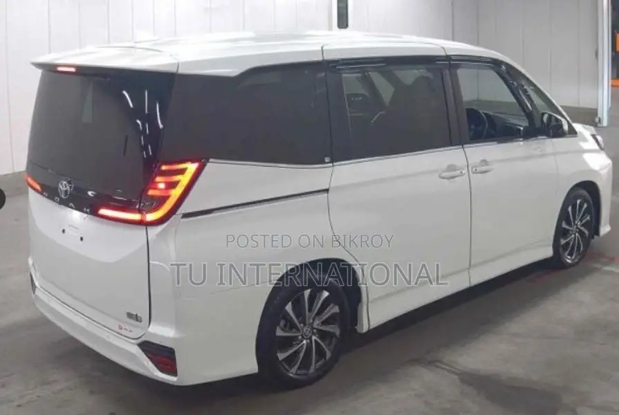 Toyota Noah S-Z Package Hybrid 2024
