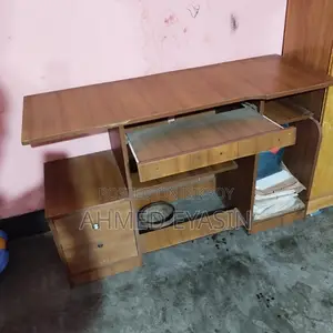 কম্পিউটার টেবিল