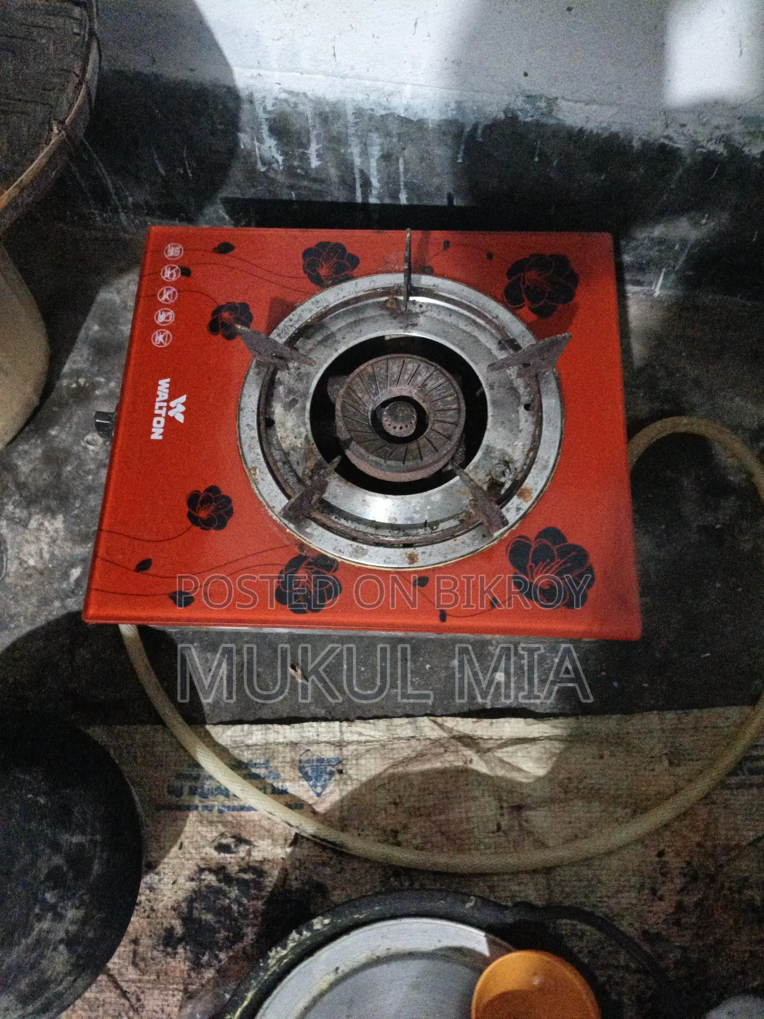 Walton gas stove and cylinder for sale