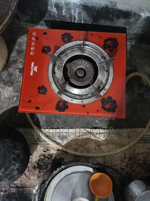 Walton gas stove and cylinder for sale