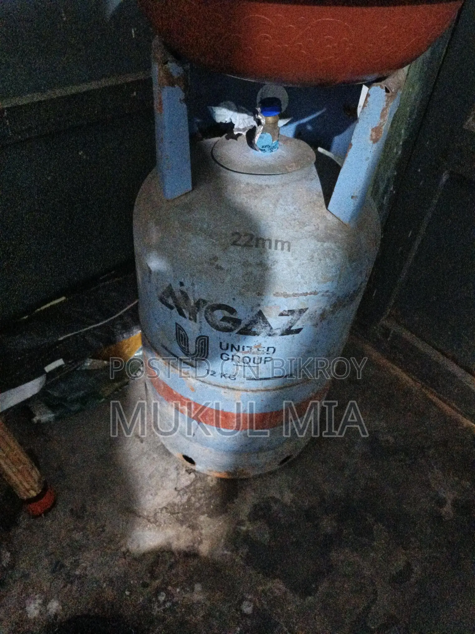 Walton gas stove and cylinder for sale