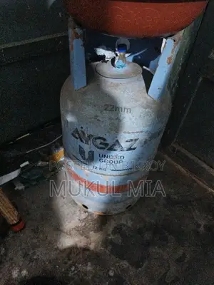 Walton gas stove and cylinder for sale