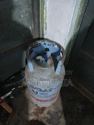 Walton gas stove and cylinder for sale