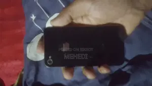 Apple iPhone 4S . (ব্যবহৃত)