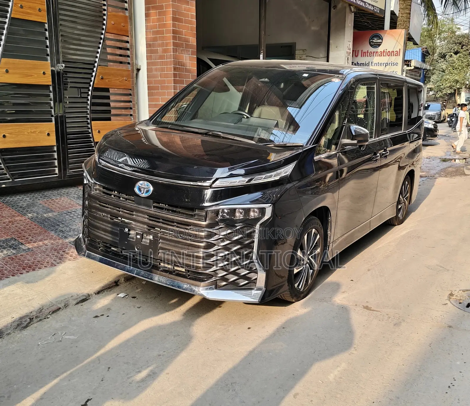 Toyota Voxy 2023