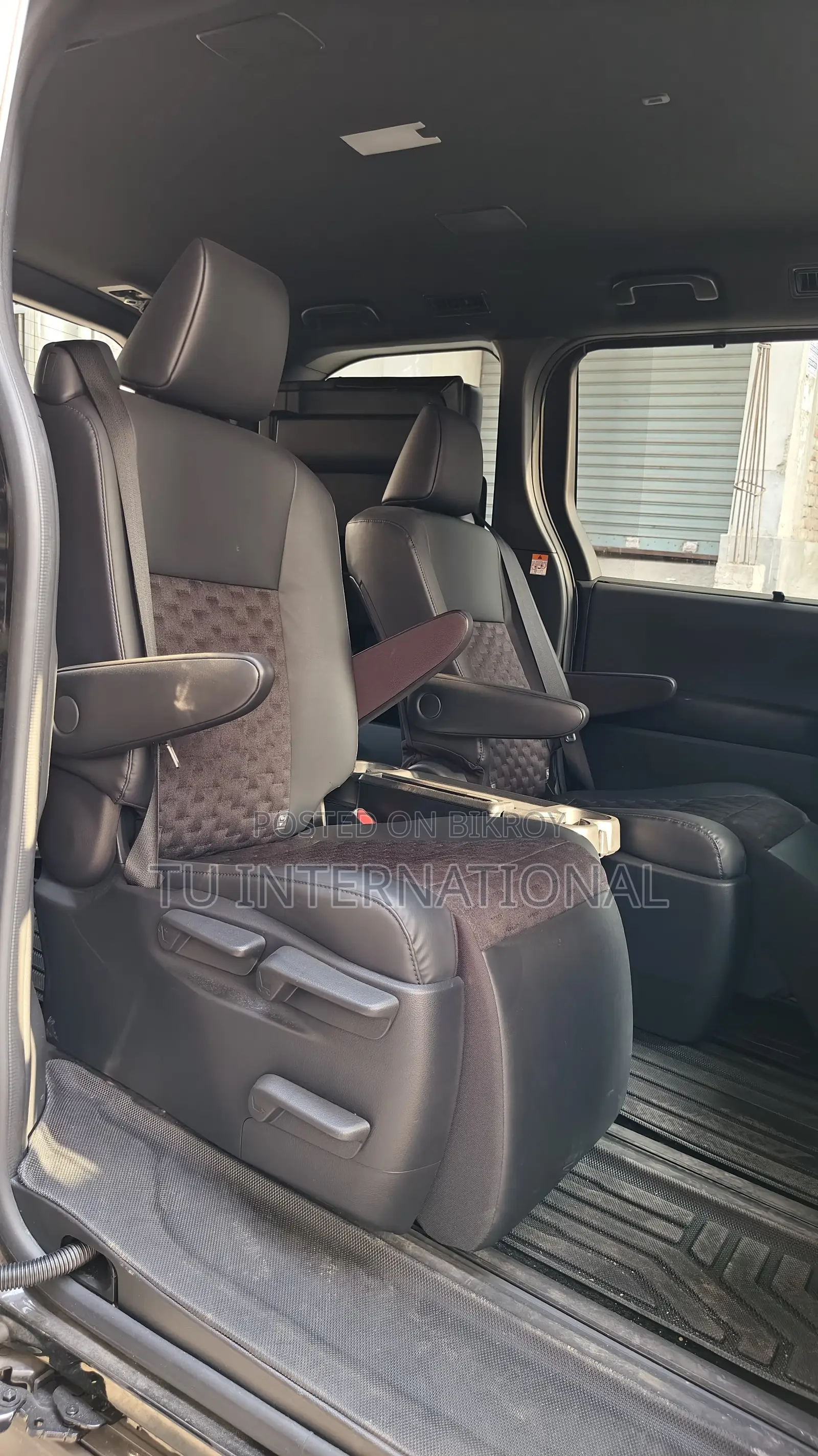 Toyota Voxy 2023