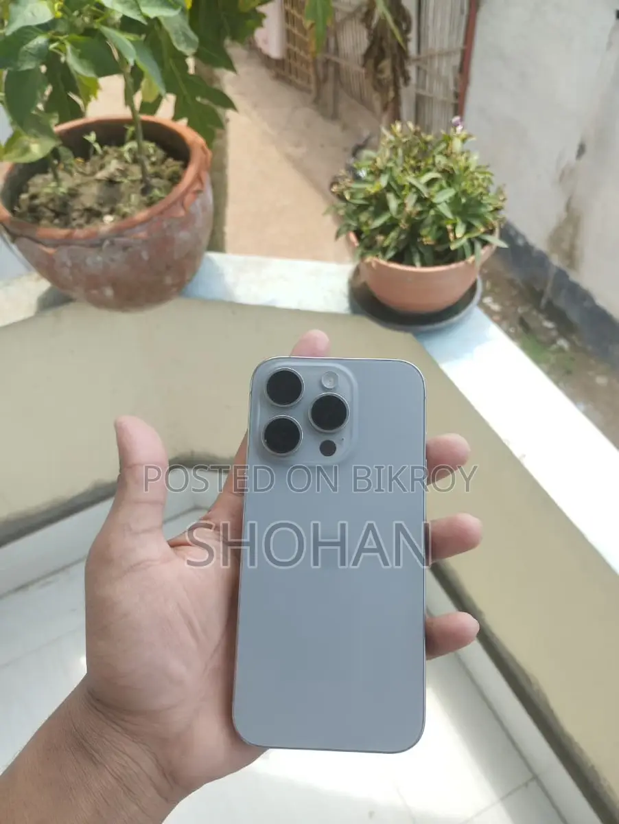 Apple iPhone 15 Pro akdom fresh (Used)