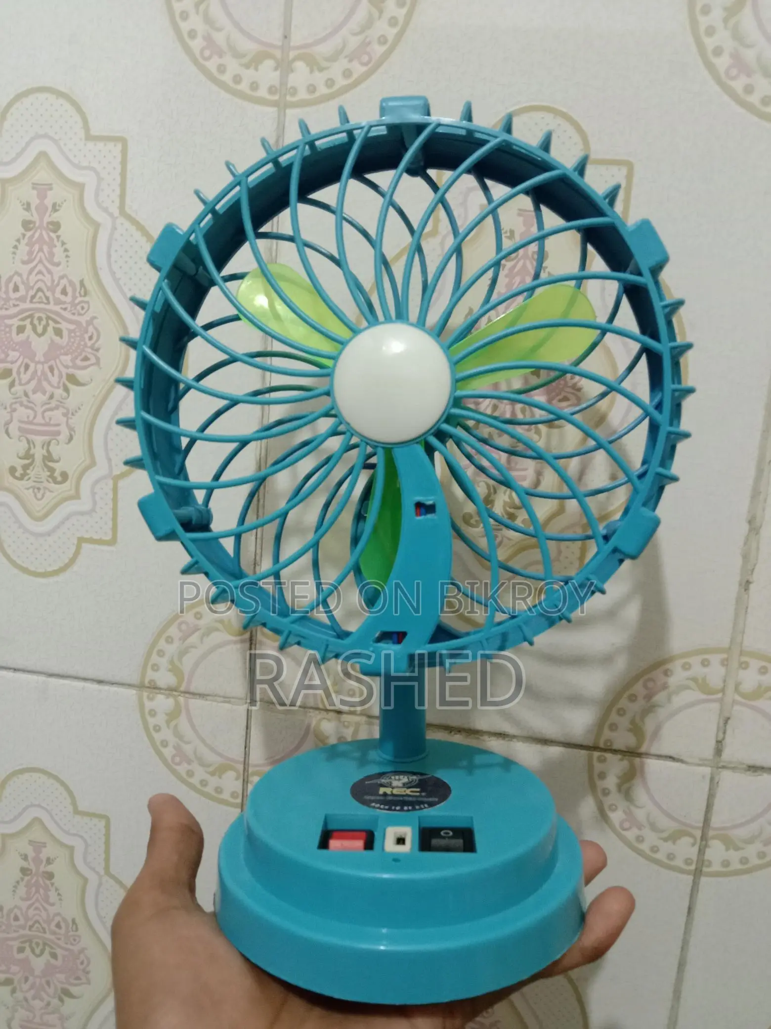 High-Speed Mini Fan + Light