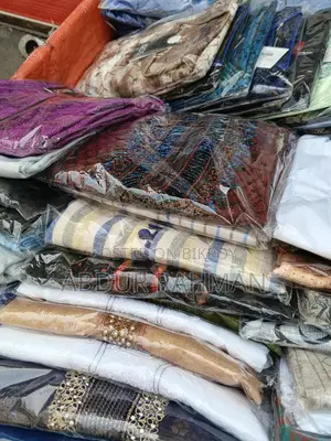 কাপড় ওয়াশ ও আয়রন হোম সার্ভিস দেয়া হয়
