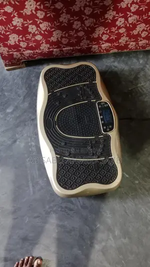 Vibration plate exercise machine