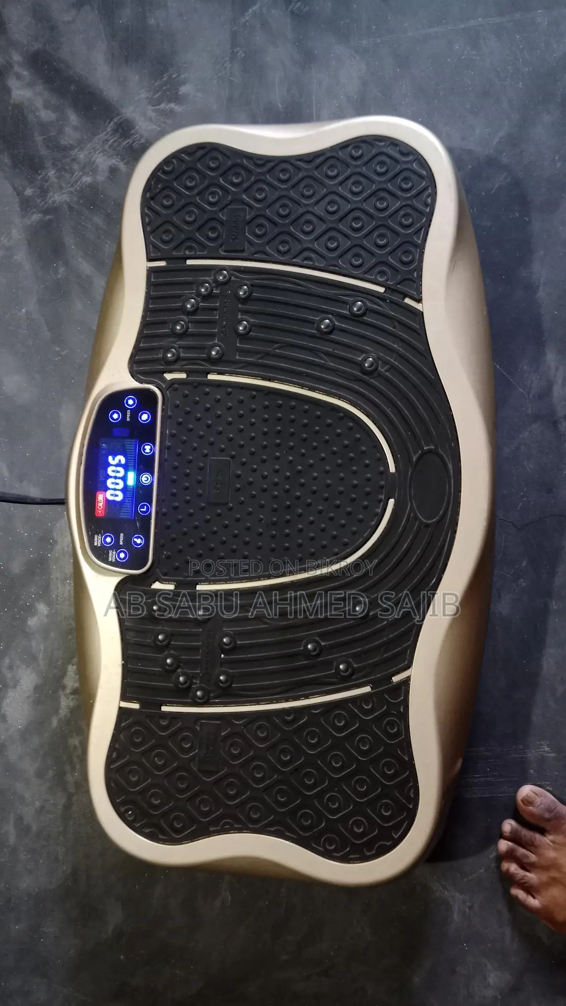 Vibration plate exercise machine