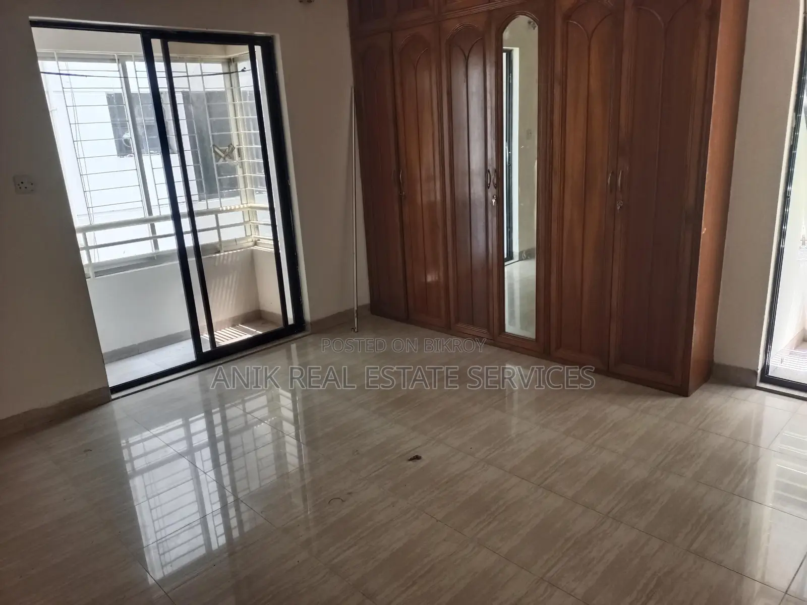 Wonderful 3 Bedroom Un Farnised Flat Rent In Gulshan 2