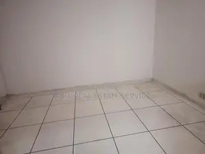 গুলশান ২-এ চমৎকার ৩ বেডরুমের আন-ফার্নিশড ফ্ল্যাট ভাড়া