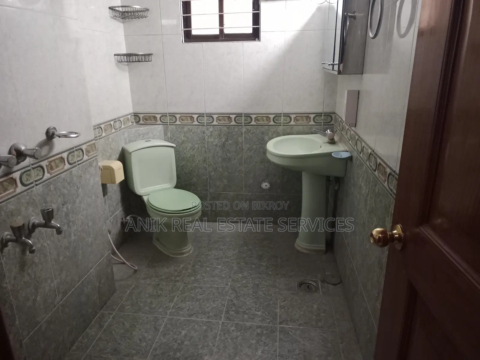 Wonderful 3 Bedroom Un Farnised Flat Rent In Gulshan 2