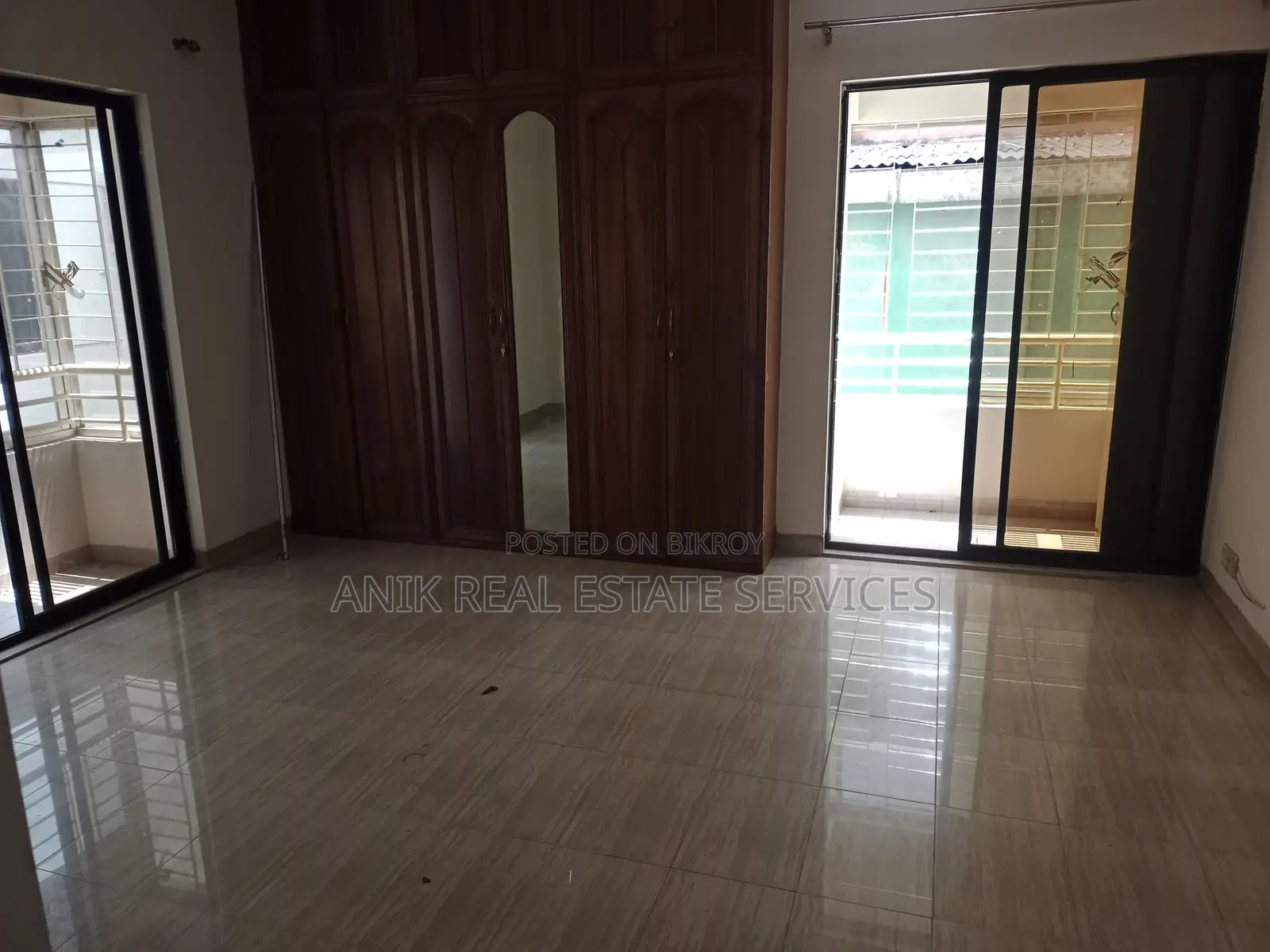 Wonderful 3 Bedroom Un Farnised Flat Rent In Gulshan 2