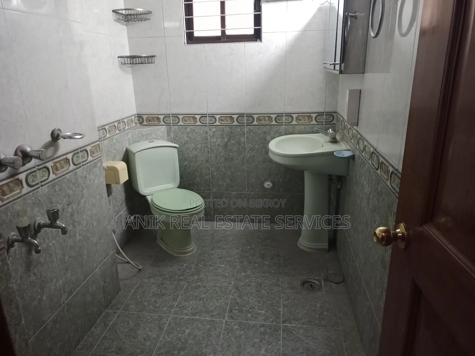 Wonderful 3 Bedroom Un Farnised Flat Rent In Gulshan 2